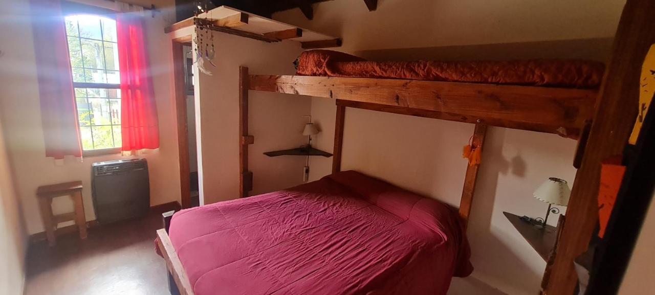 La Casa Del Arbol - Hostel El Bolsón الغرفة الصورة